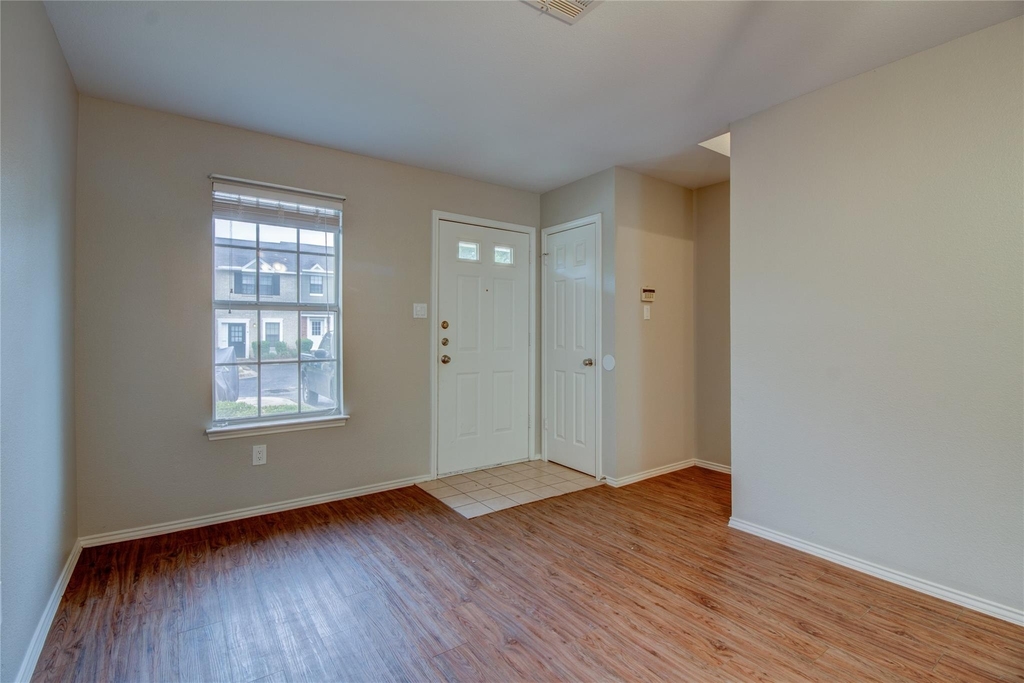 202 S College St - Photo 5