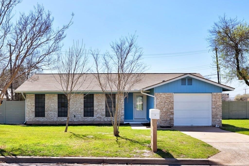 801 Salem Ln - Photo 0