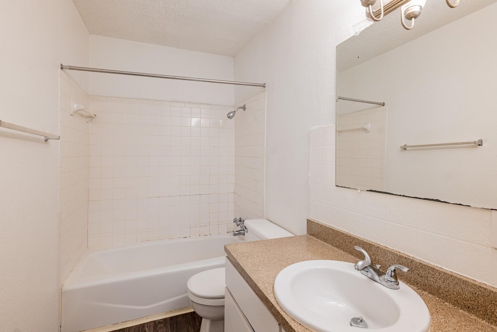 3121 Speedway - Photo 10