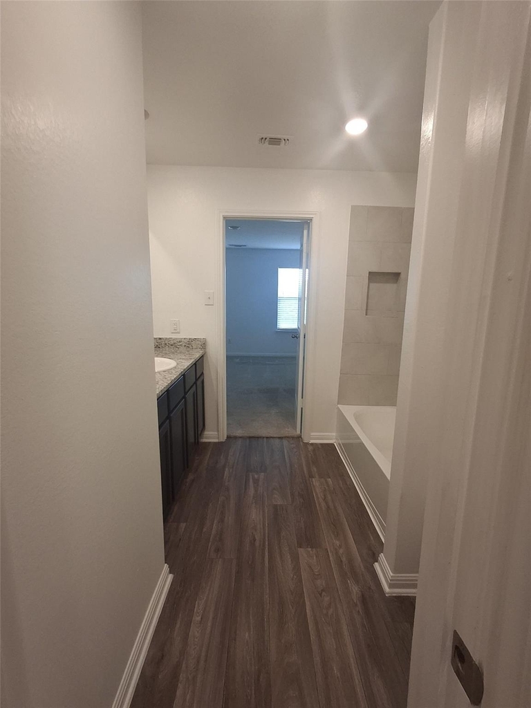 405 Riverdale Dr - Photo 2