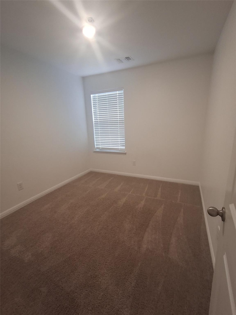 405 Riverdale Dr - Photo 5