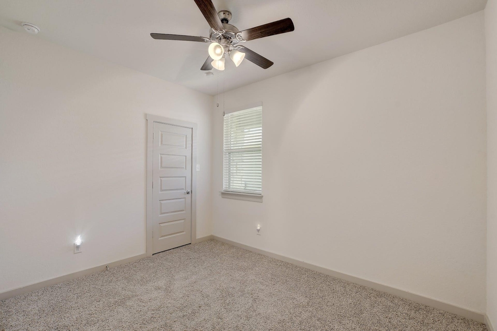 121 Fairfax Ave - Photo 15