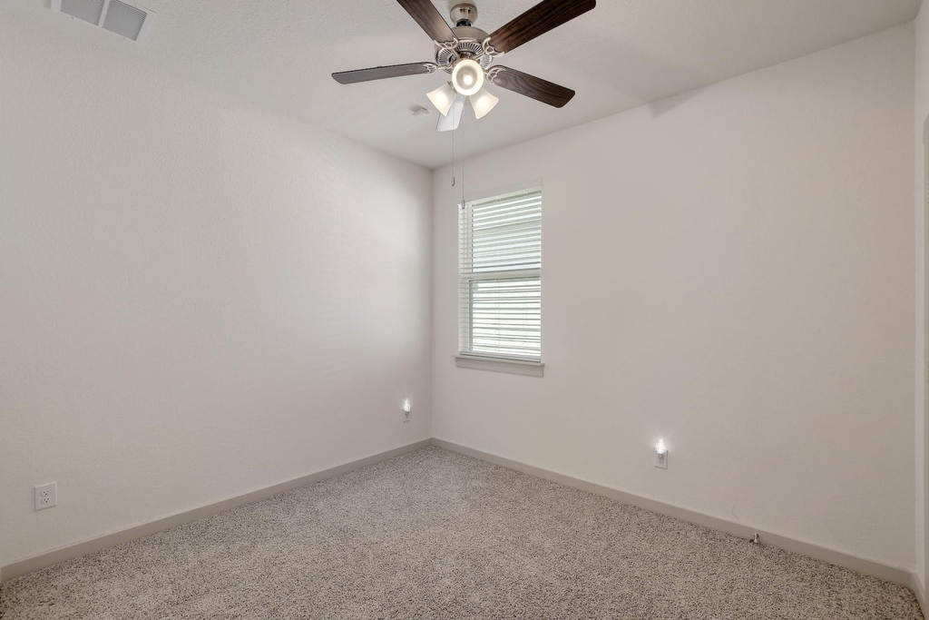 121 Fairfax Ave - Photo 16