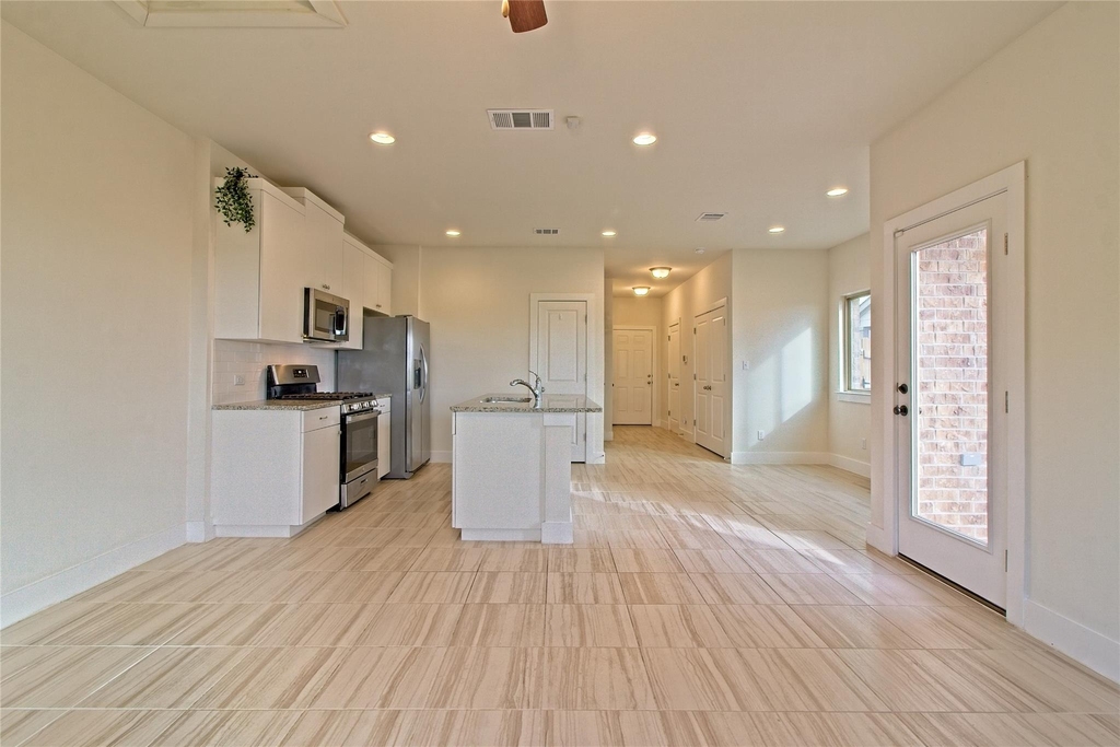 555 White Steppe Way - Photo 15