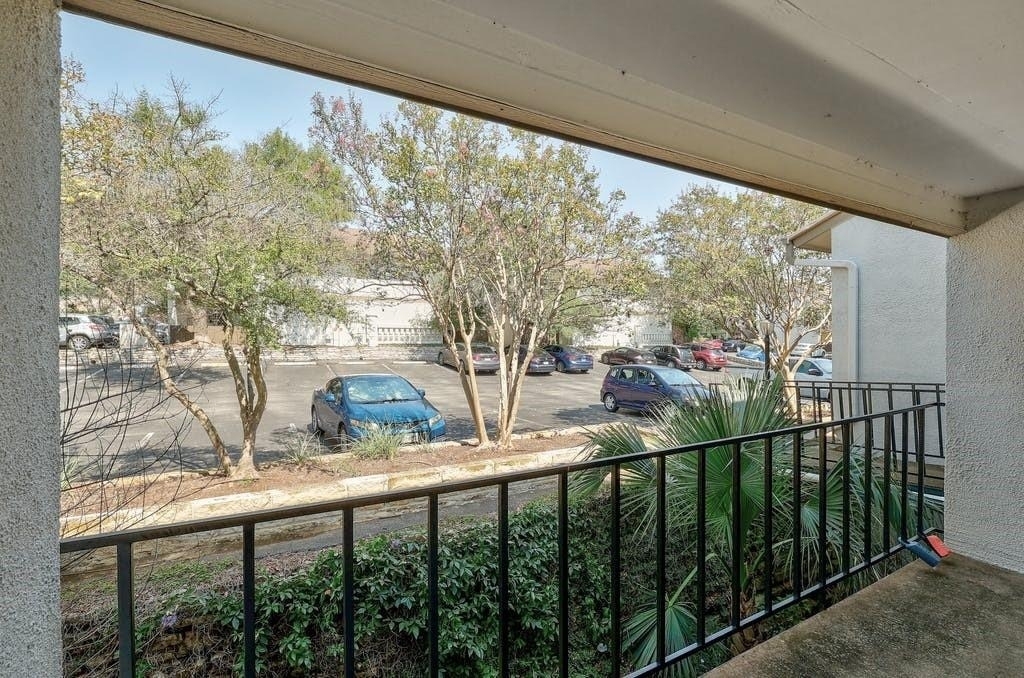 6910 Hart Ln - Photo 3