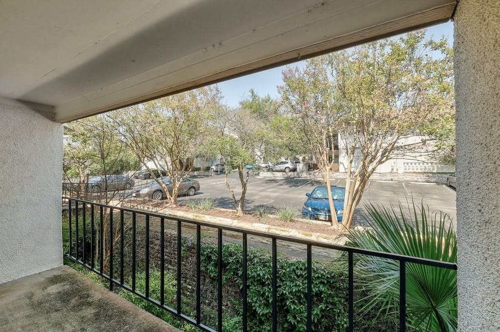 6910 Hart Ln - Photo 4