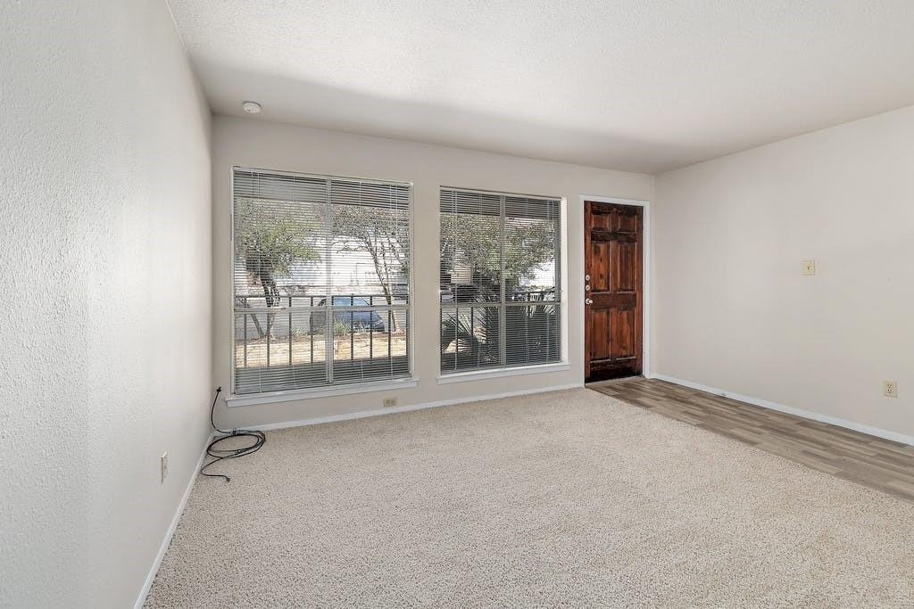 6910 Hart Ln - Photo 5