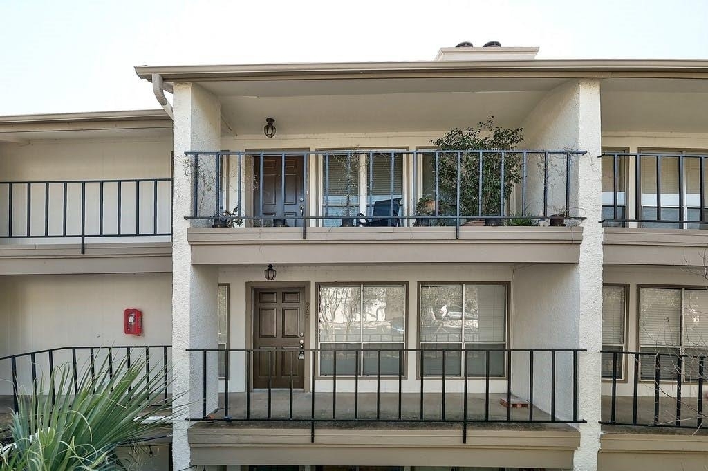 6910 Hart Ln - Photo 2