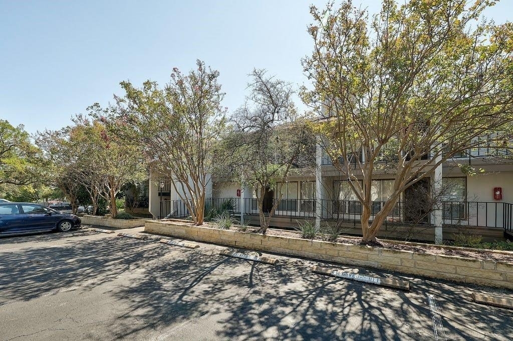 6910 Hart Ln - Photo 1