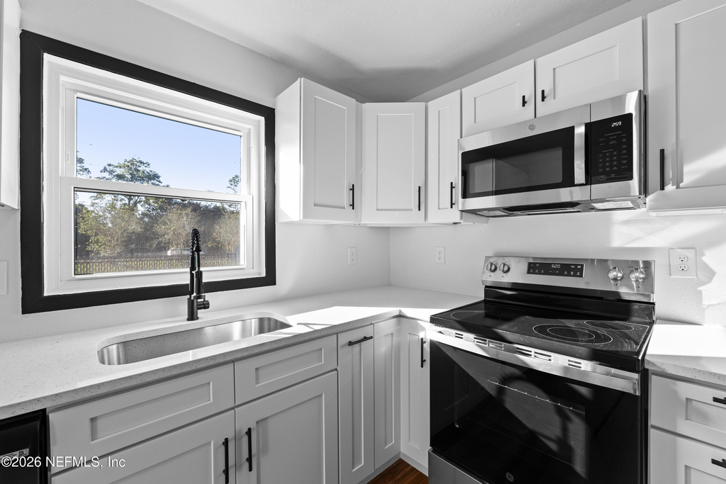 2389 Hilly Road - Photo 3