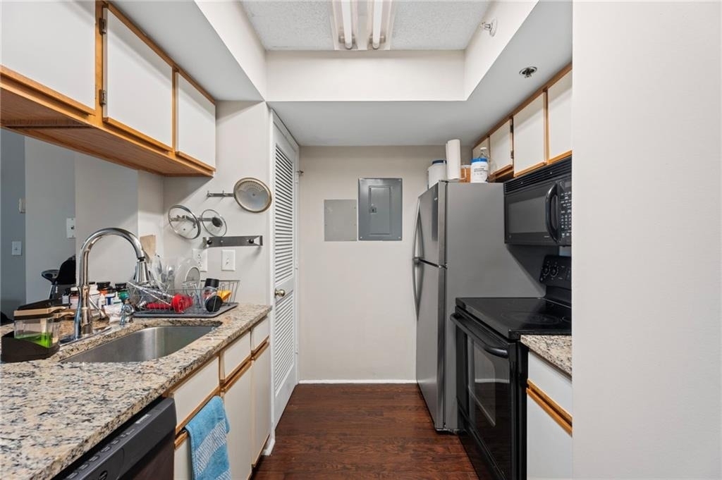 795 Hammond Drive - Photo 2
