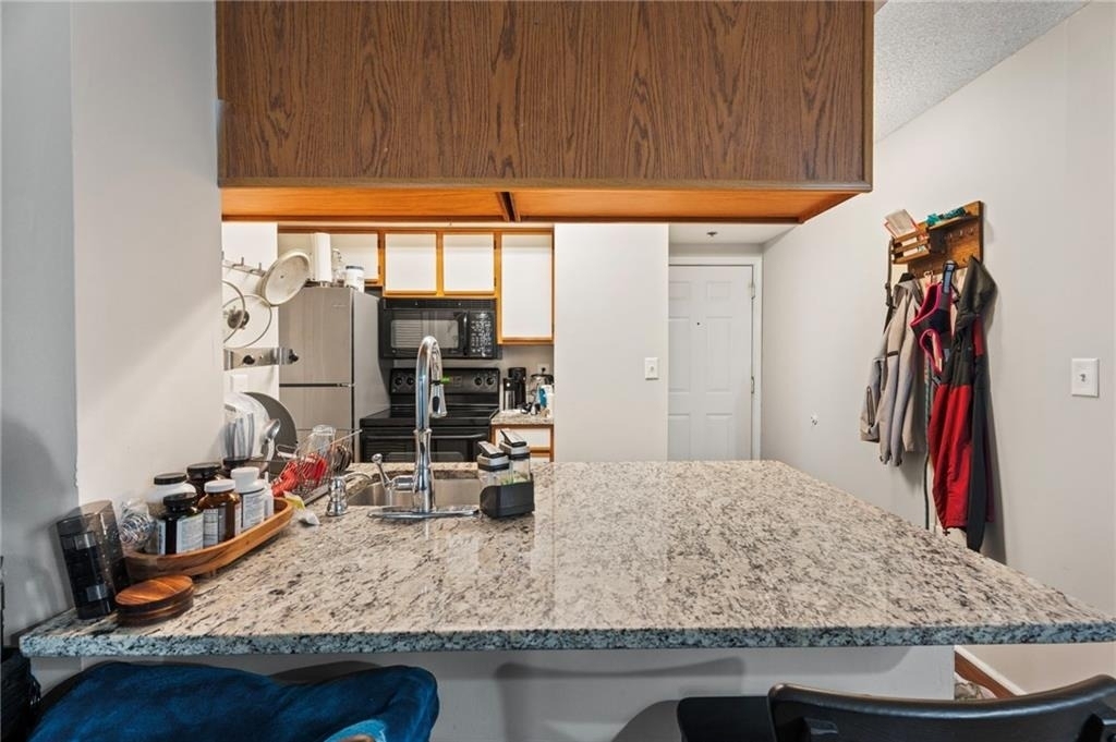 795 Hammond Drive - Photo 3