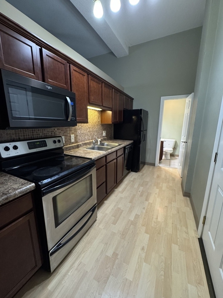 1809 1/2 2nd Avenue - Photo 1