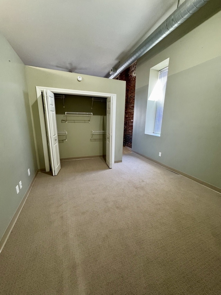 1809 1/2 2nd Avenue - Photo 5