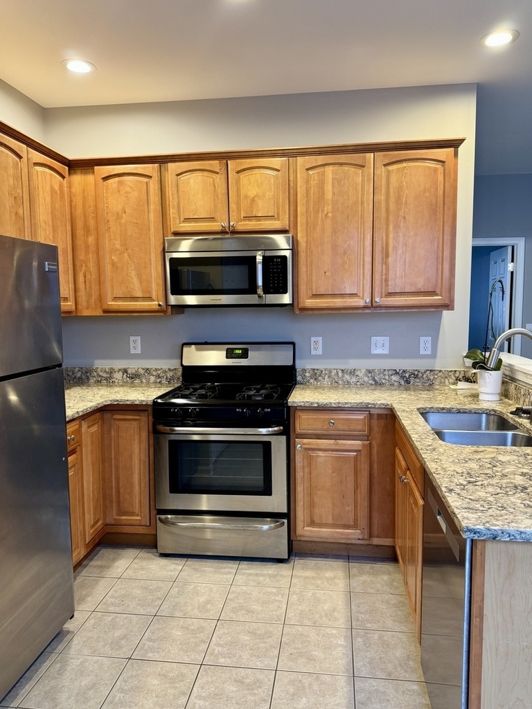 255 N Sacramento Street - Photo 3