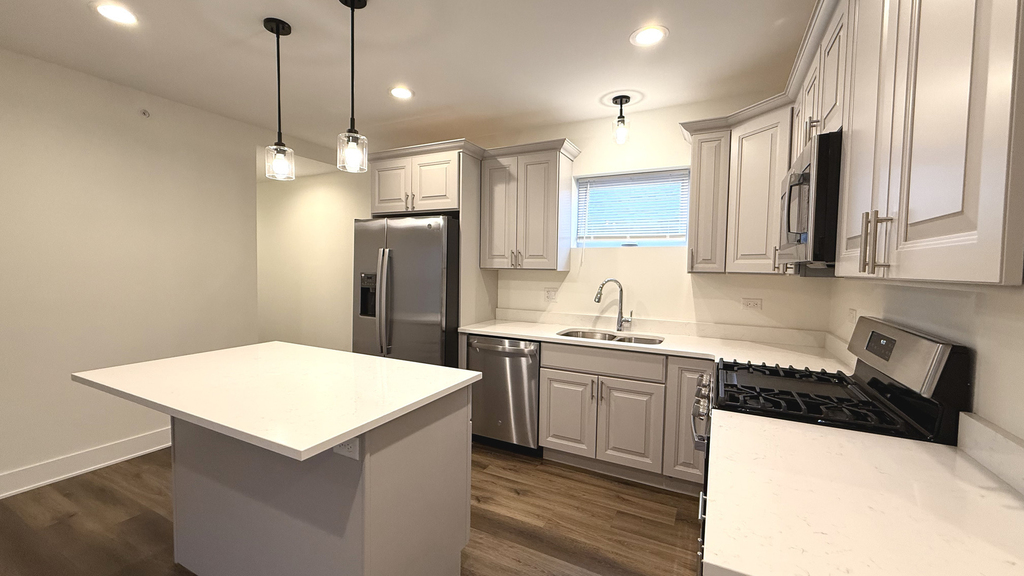114 Stephen Street - Photo 3