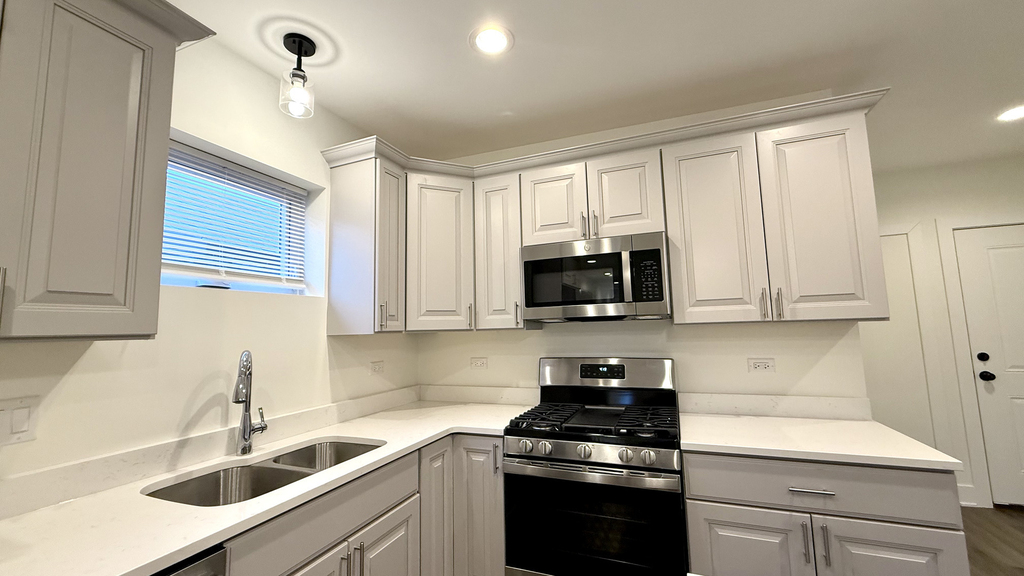 114 Stephen Street - Photo 6
