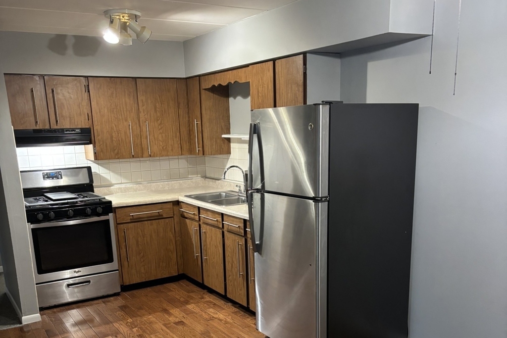 18361 Glen Oak Avenue - Photo 2