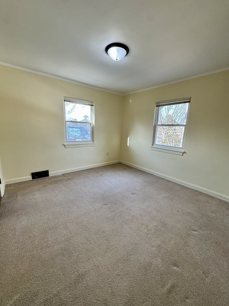 234 E Plesant Street - Photo 9