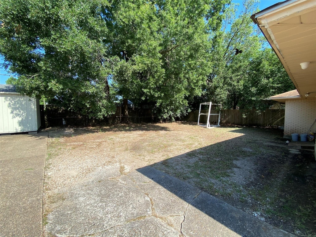 2125 Strawberry Road - Photo 15