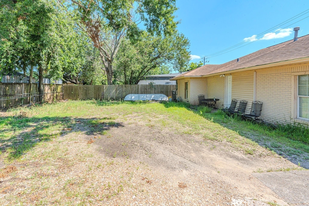 2125 Strawberry Road - Photo 12