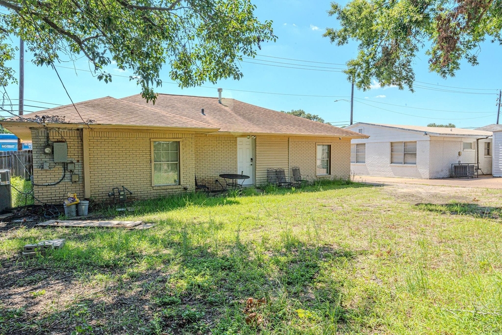 2125 Strawberry Road - Photo 14