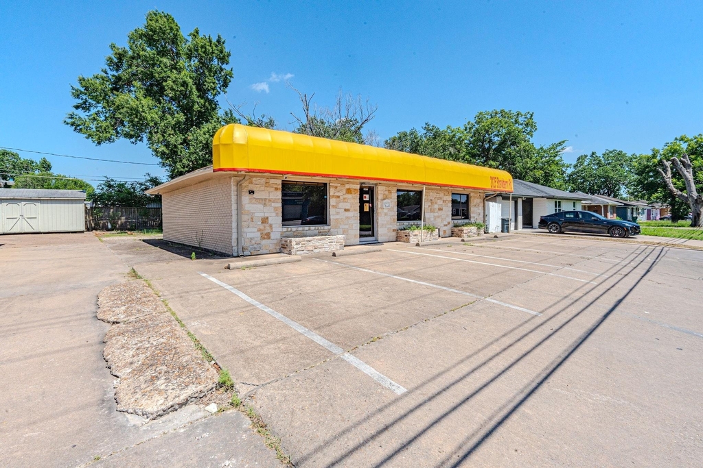 2125 Strawberry Road - Photo 0