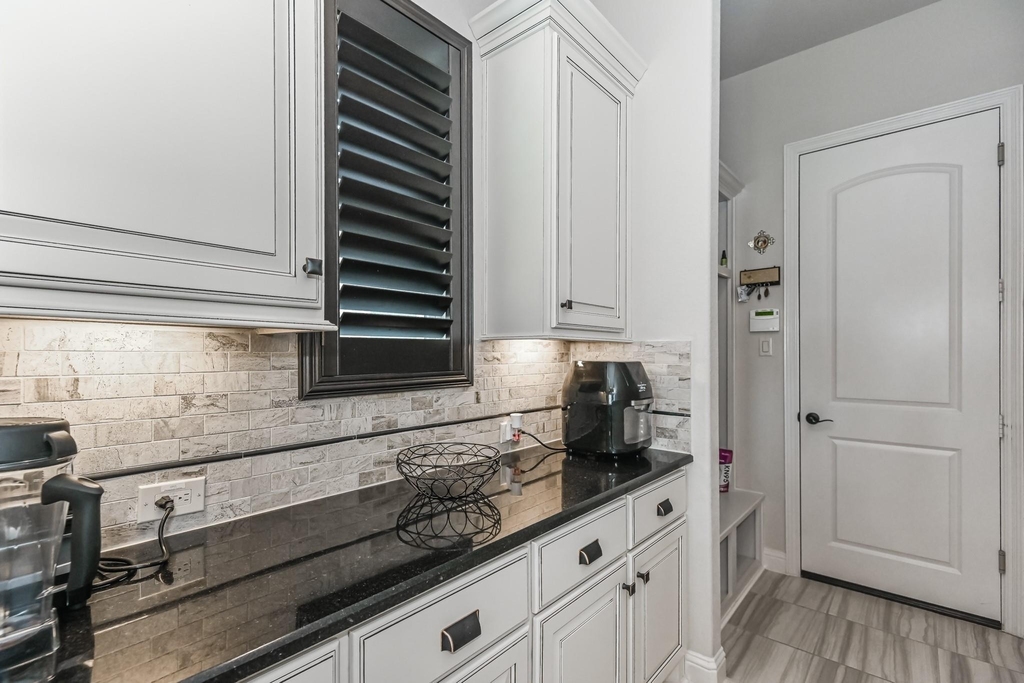 6110 Meadow Bluff Court - Photo 9