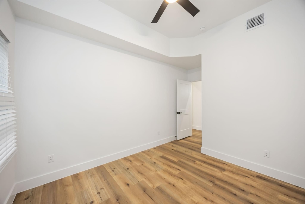 8013 Cora Street - Photo 6