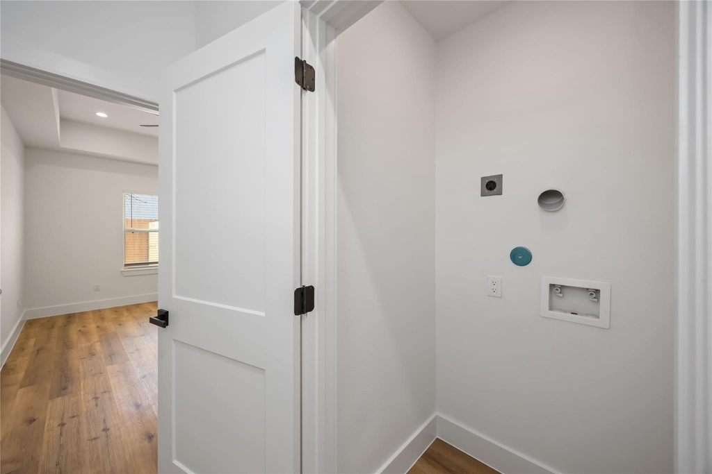 8013 Cora Street - Photo 10