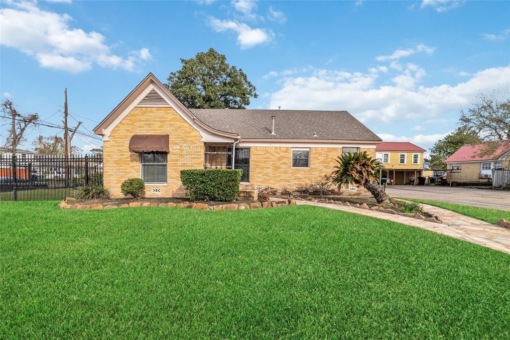 5012 Irvington Boulevard - Photo 0