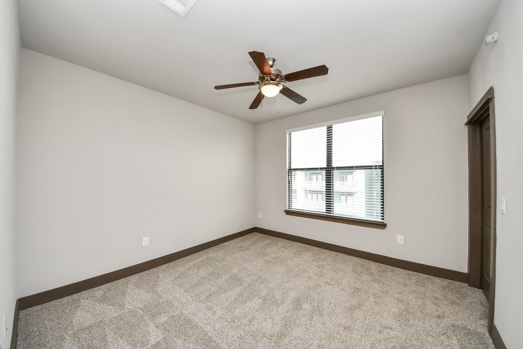 5454 Washington St Avenue - Photo 4