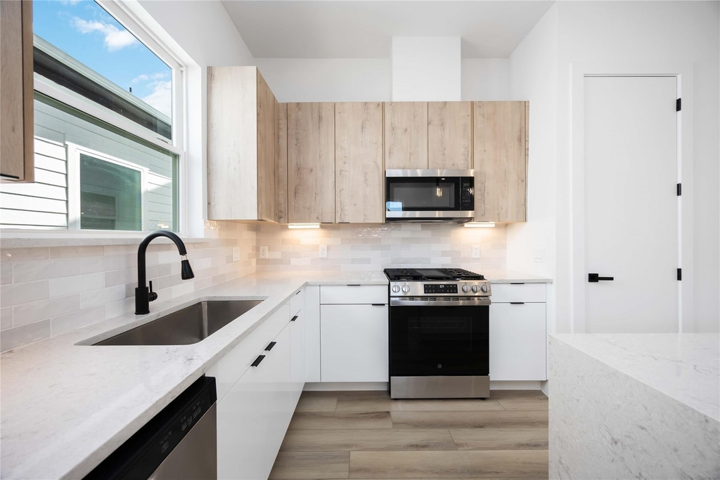6735 Peerless Street - Photo 0