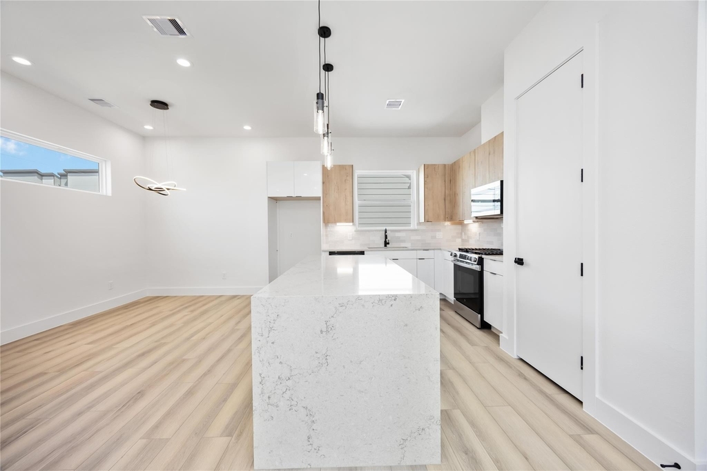 6735 Peerless Street - Photo 2