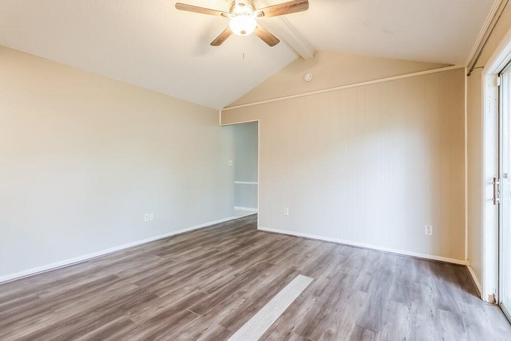 200 Montrose Circle - Photo 3