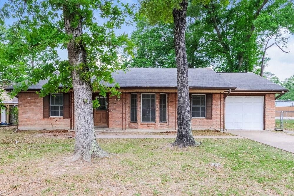 200 Montrose Circle - Photo 0