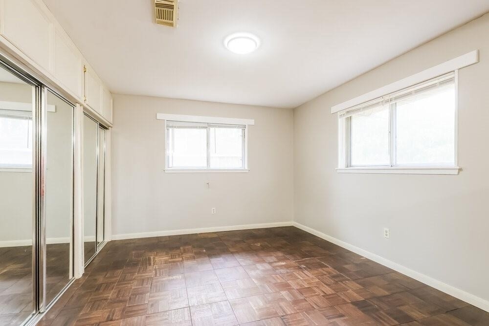 200 Montrose Circle - Photo 9