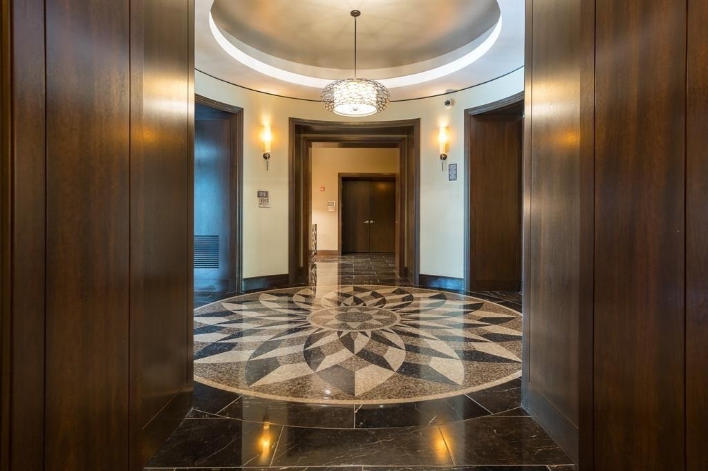 7 Riverway - Photo 19