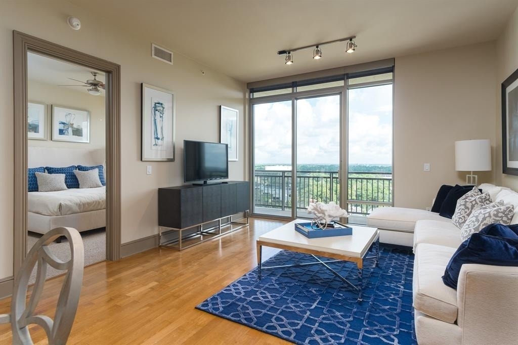 7 Riverway - Photo 8