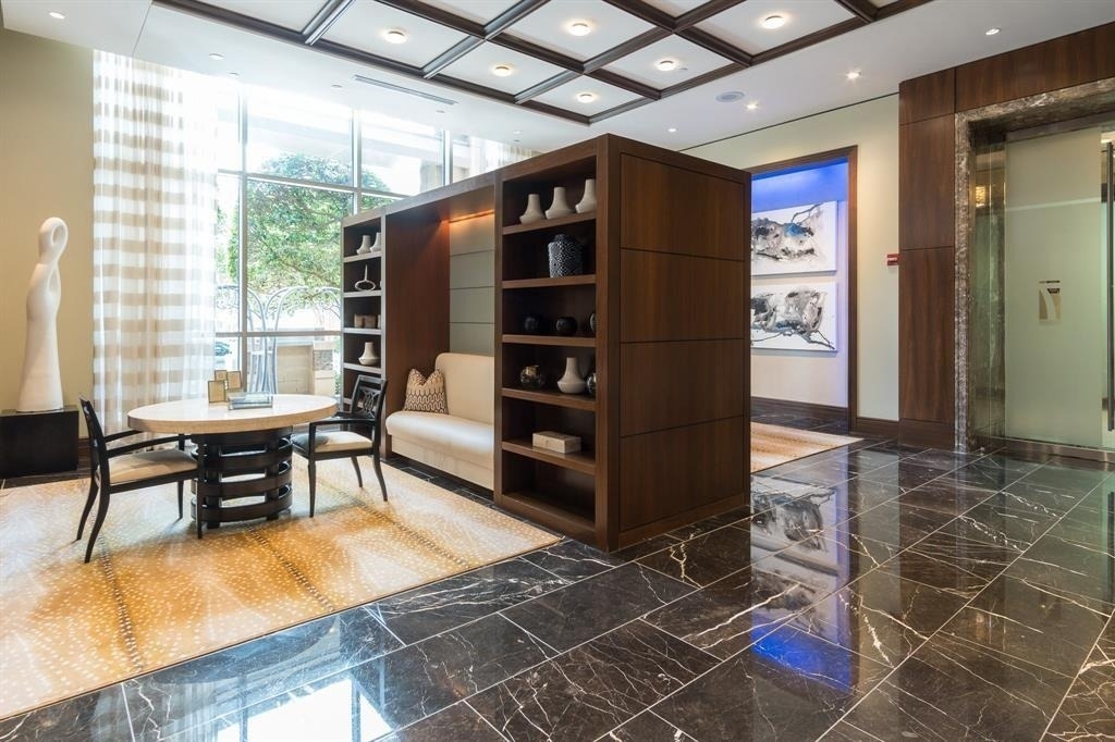 7 Riverway - Photo 16