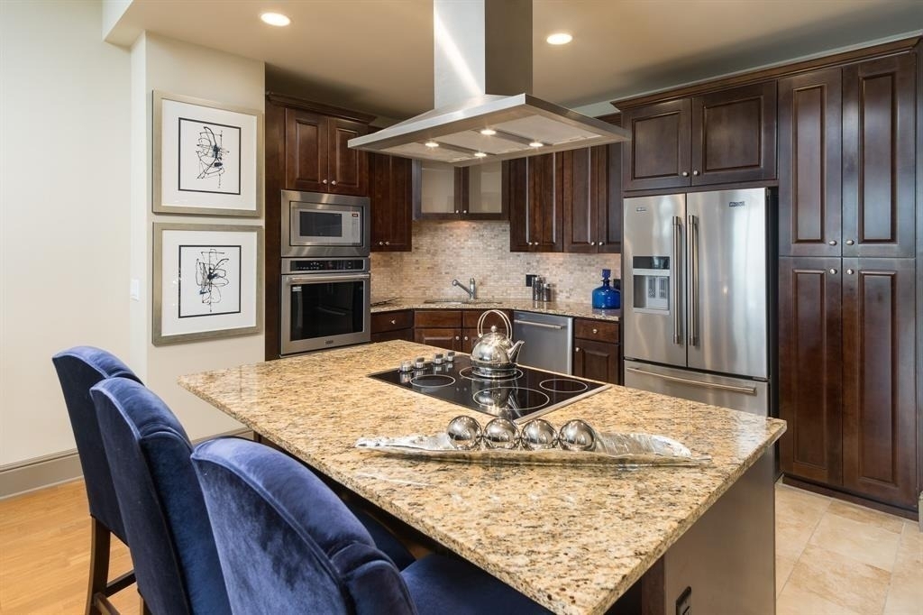 7 Riverway - Photo 10