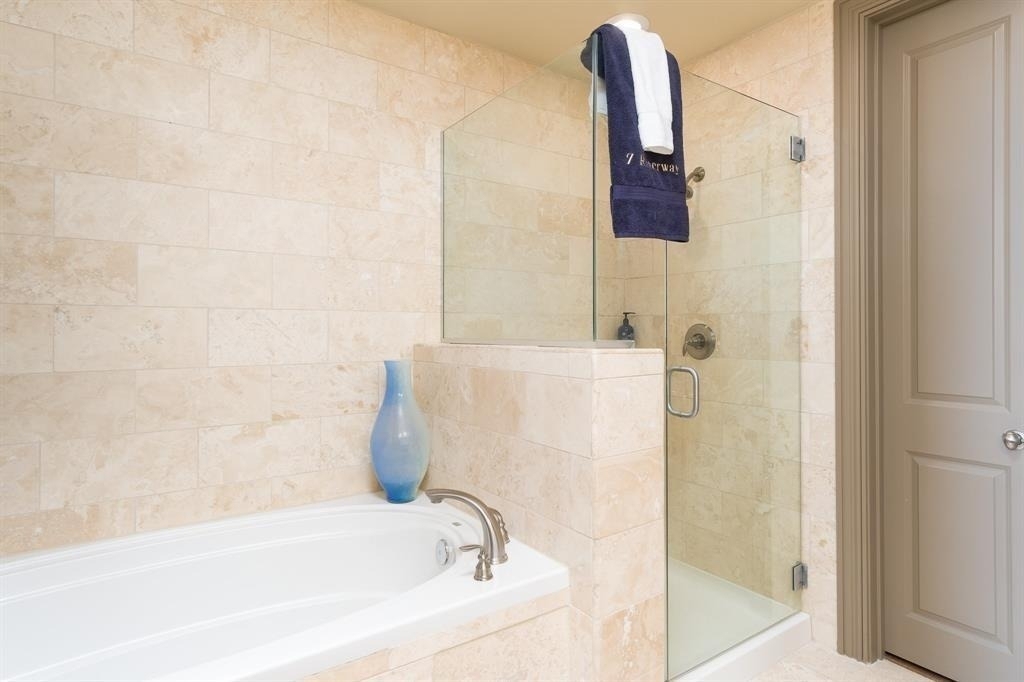 7 Riverway - Photo 4