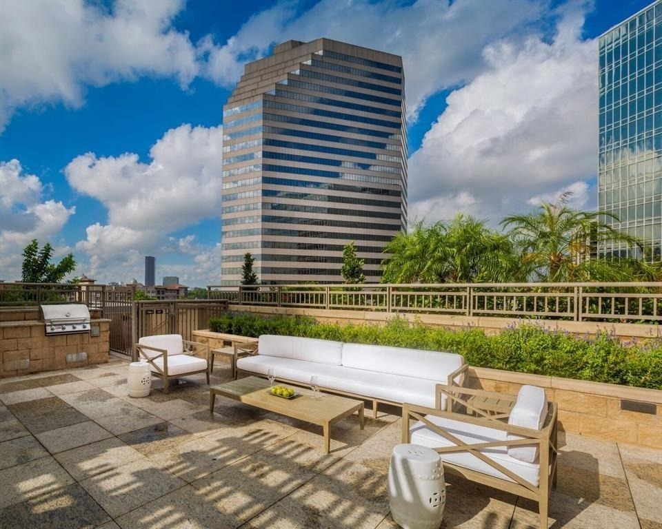 7 Riverway - Photo 22