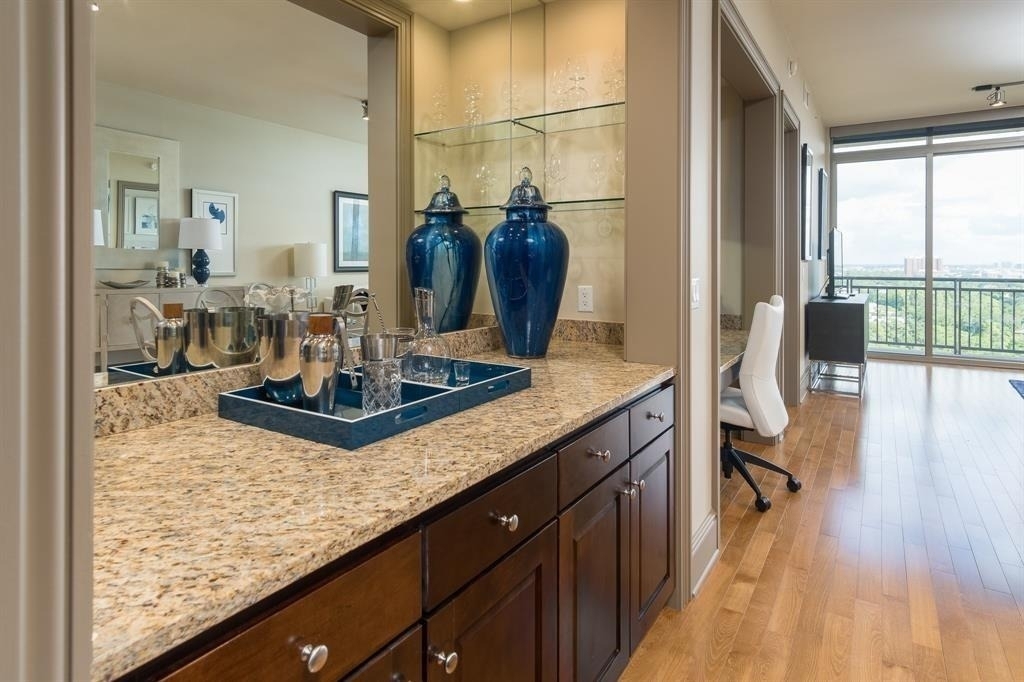 7 Riverway - Photo 12