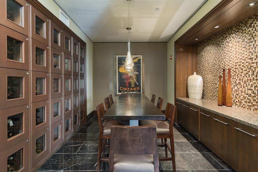 7 Riverway - Photo 18