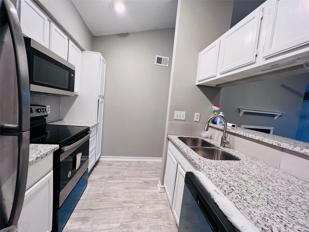 2121 El Paseo Street - Photo 4