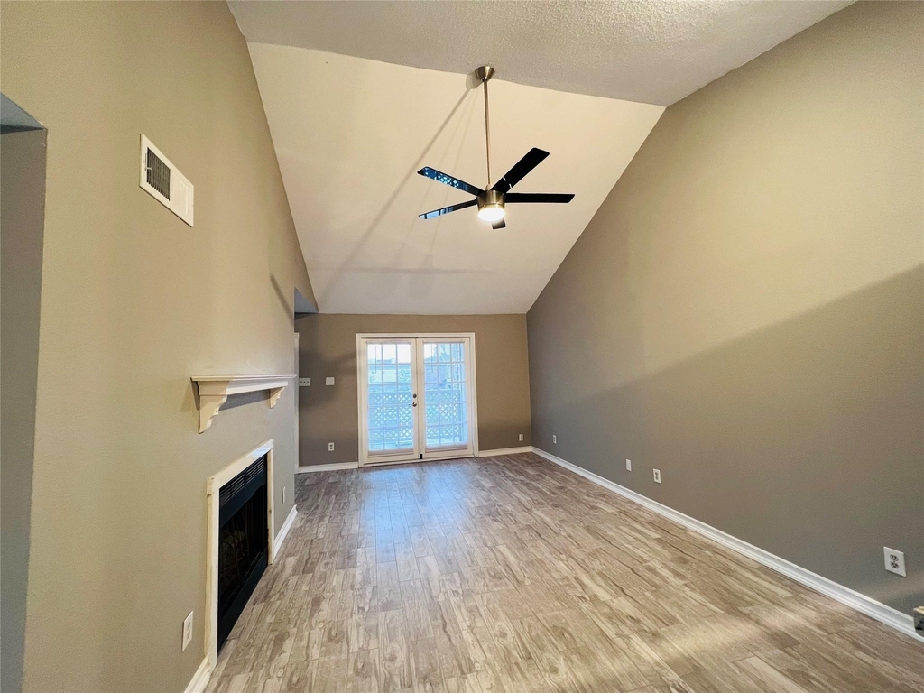 2121 El Paseo Street - Photo 3