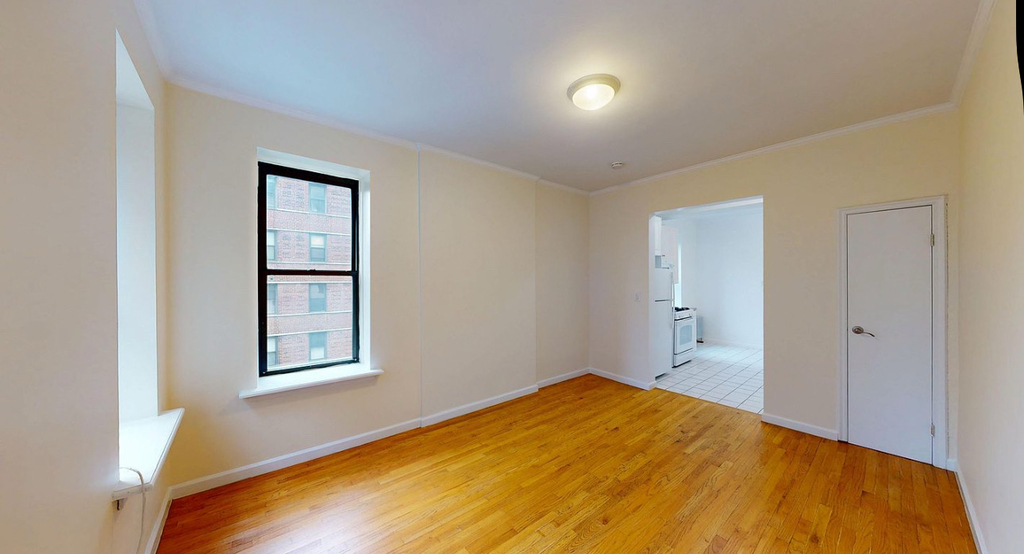 East 38th Street - Photo 3