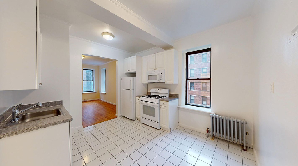 East 38th Street - Photo 4