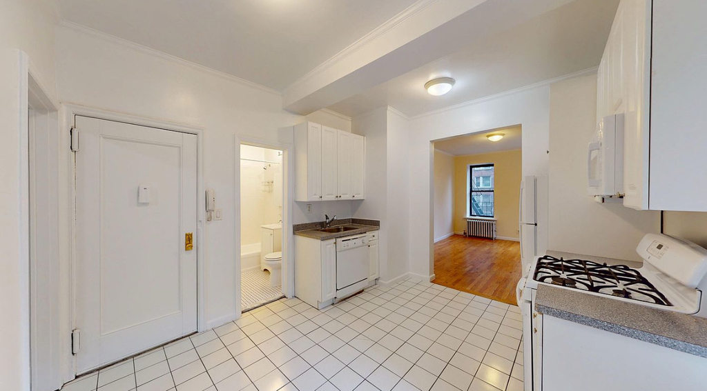East 38th Street - Photo 5
